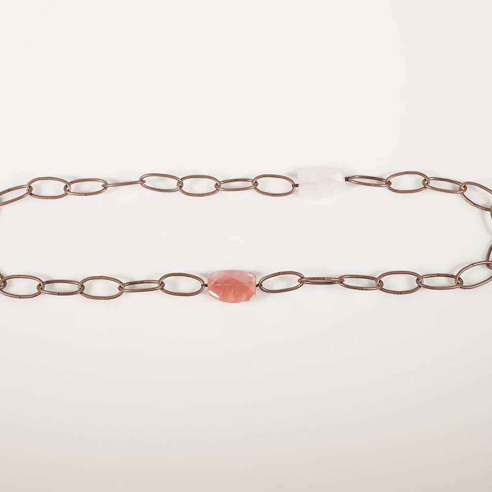 COLLAR OVALOS COBRE Y CUARZO COLOR CEREZA Y BLANCO