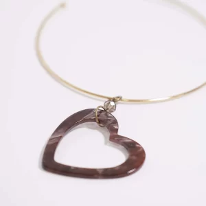 DETALLE_CHOKER_CON_CORAZON_DE_RESINA_Y_PERLA_DE_CRISTAL